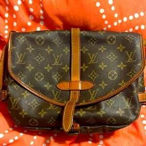 Saumur 30 Authentic normal usage wear on straps.. very clean. Darkened Vachetta